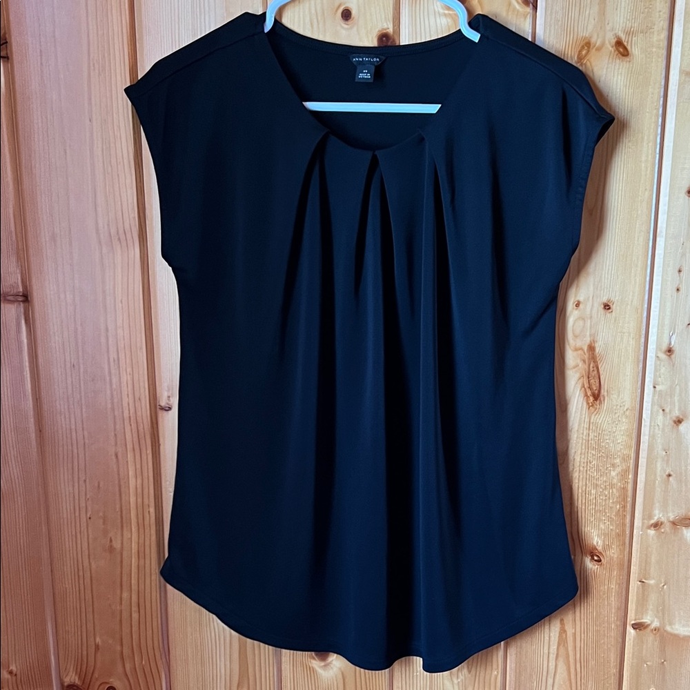 Ann Taylor black cap sleeve top size XS
